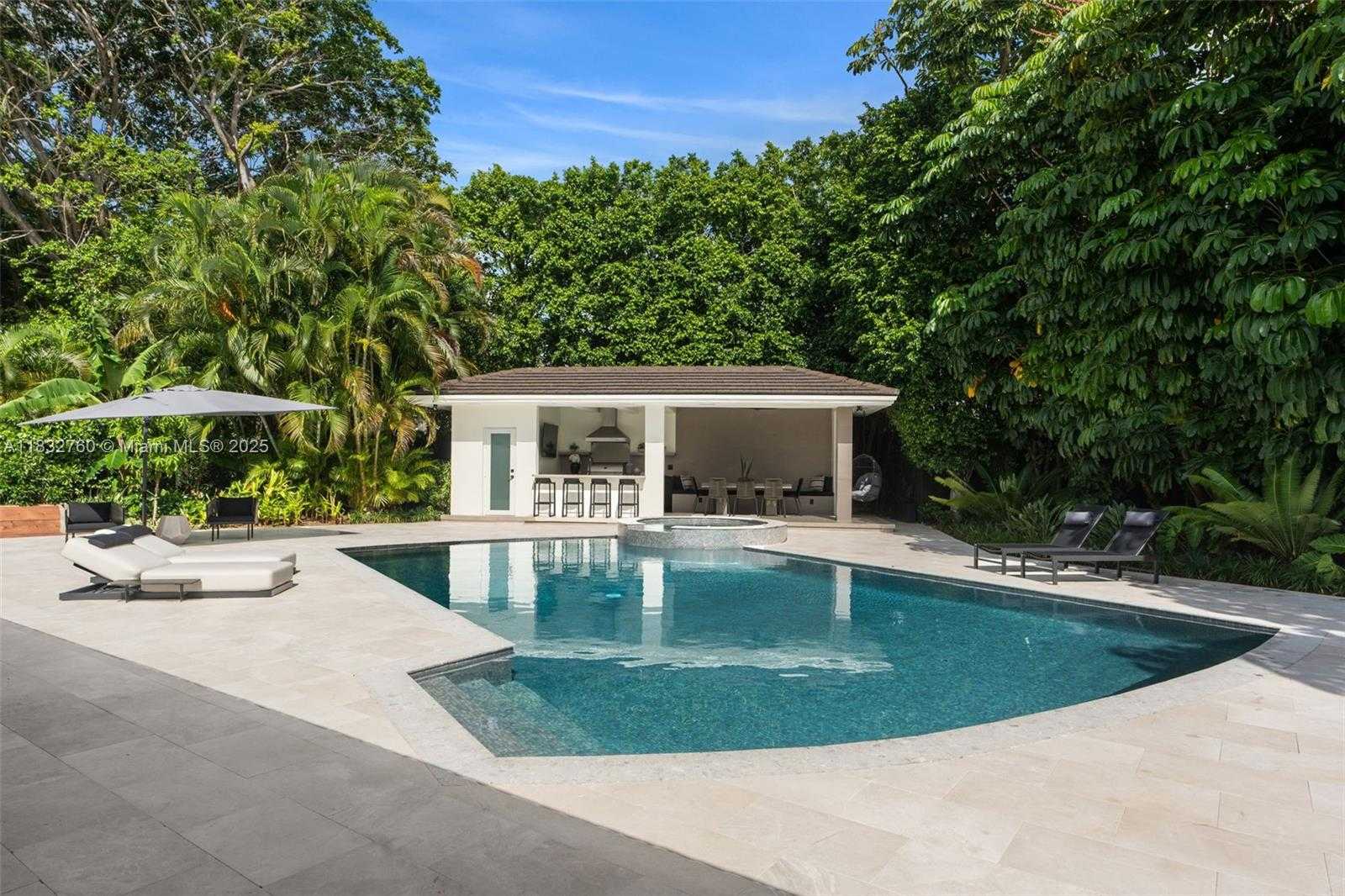 Small Image of 4800 BAY POINT RD, Miami Number 44
