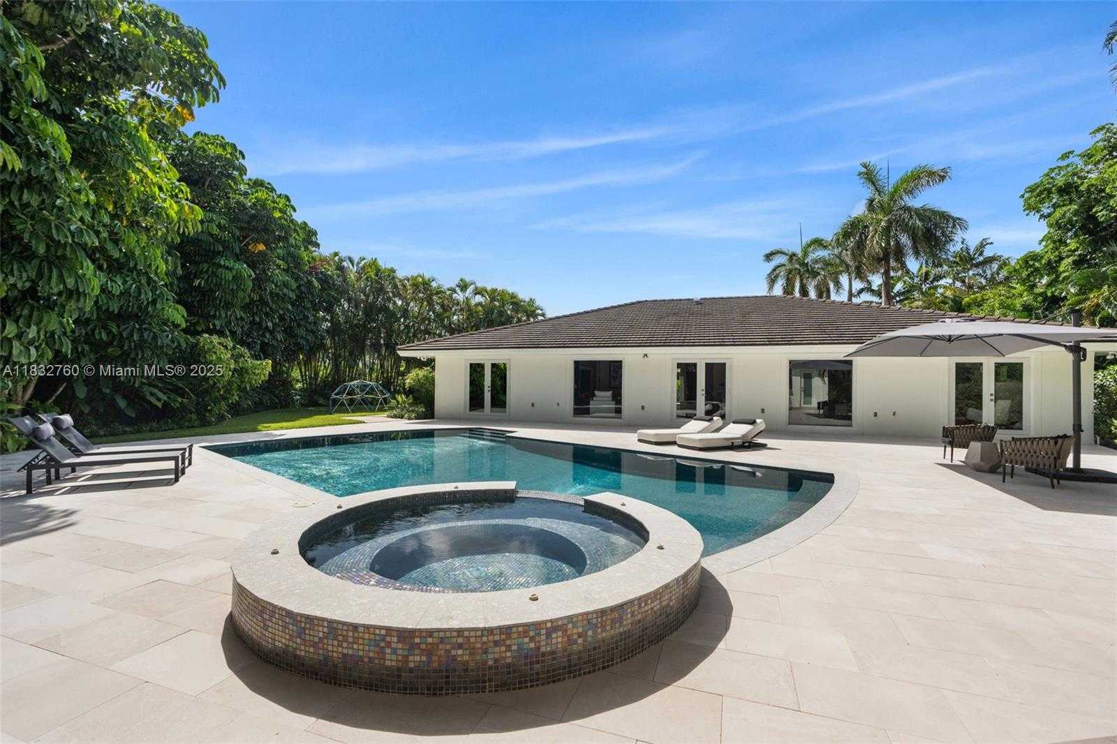 Small Image of 4800 BAY POINT RD, Miami Number 46