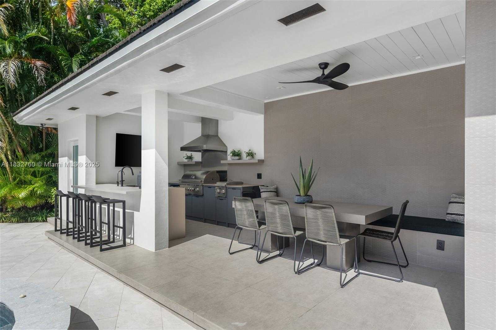 Small Image of 4800 BAY POINT RD, Miami Number 47
