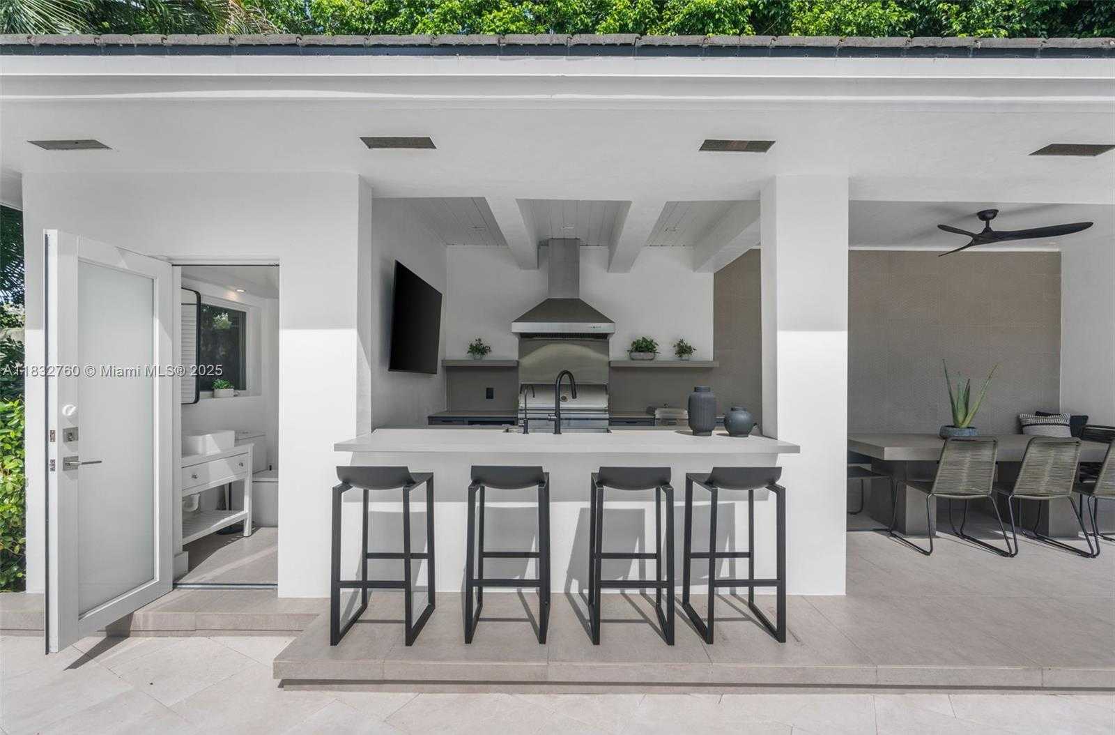 Small Image of 4800 BAY POINT RD, Miami Number 48