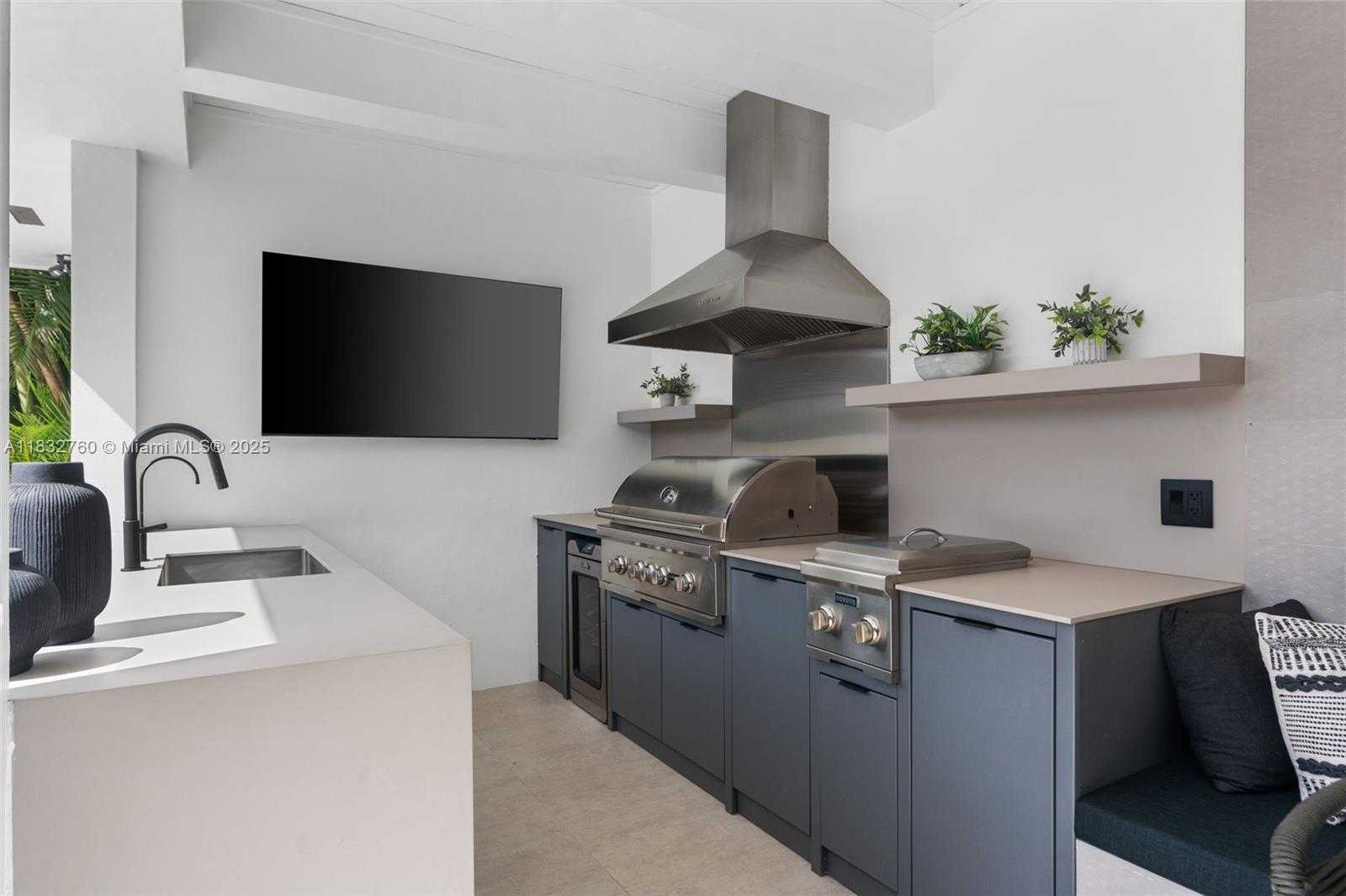 Small Image of 4800 BAY POINT RD, Miami Number 49