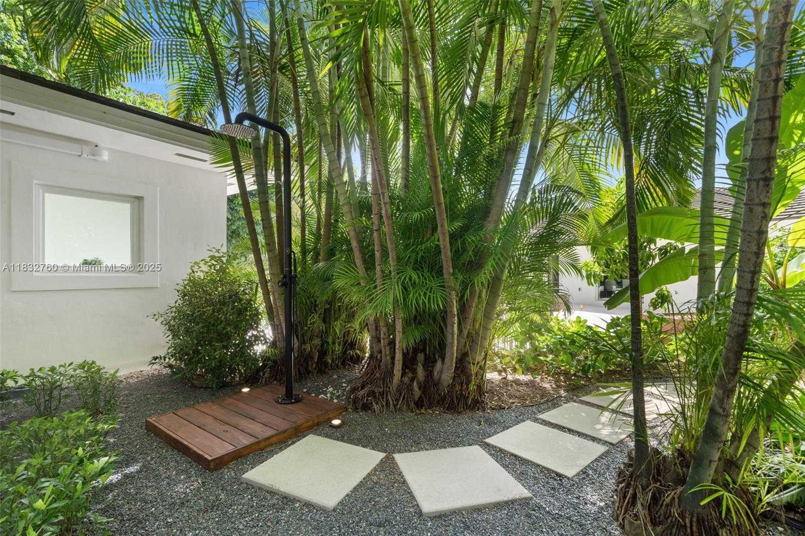 Small Image of 4800 BAY POINT RD, Miami Number 52