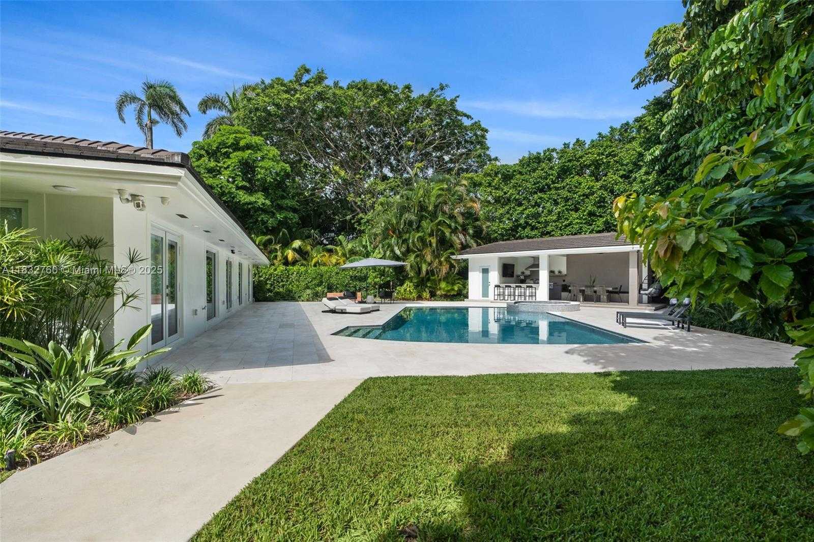 Small Image of 4800 BAY POINT RD, Miami Number 53
