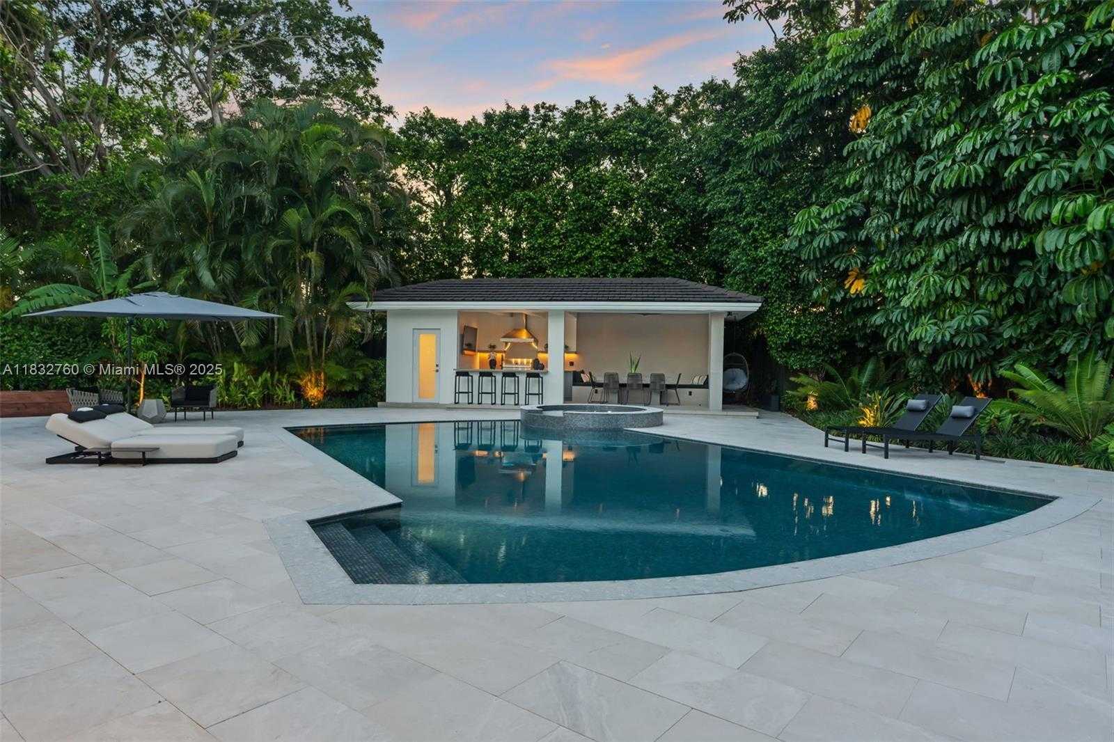 Small Image of 4800 BAY POINT RD, Miami Number 55