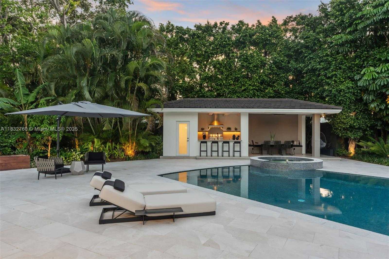 Small Image of 4800 BAY POINT RD, Miami Number 57