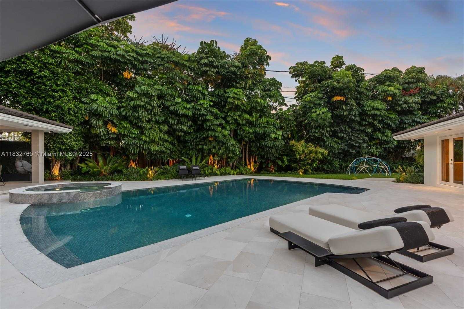 Small Image of 4800 BAY POINT RD, Miami Number 58