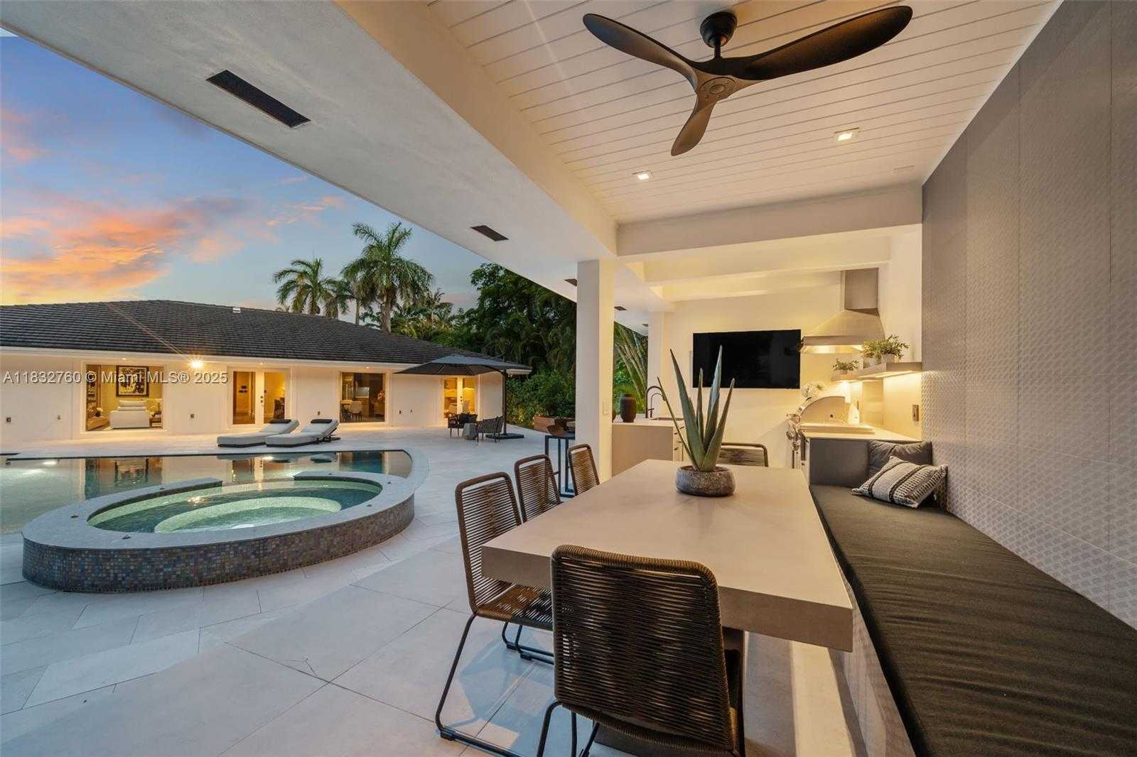 Small Image of 4800 BAY POINT RD, Miami Number 59