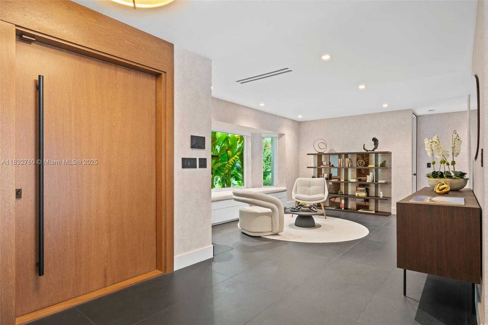 Small Image of 4800 BAY POINT RD, Miami Number 6