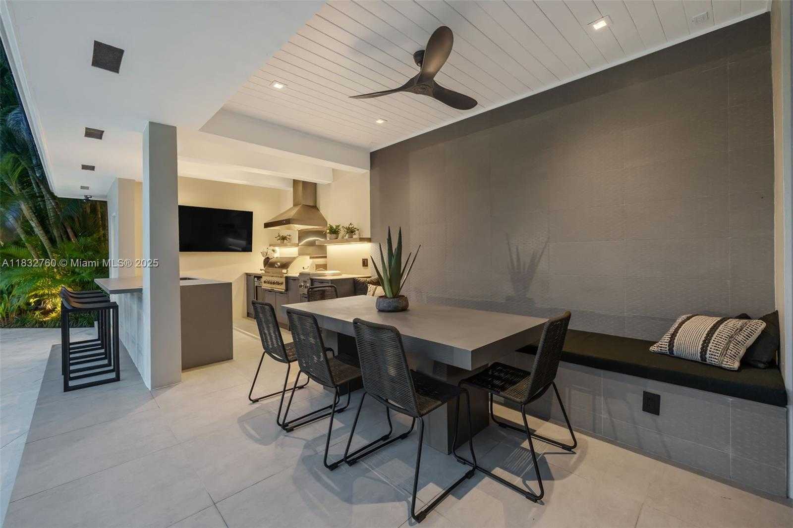 Small Image of 4800 BAY POINT RD, Miami Number 61