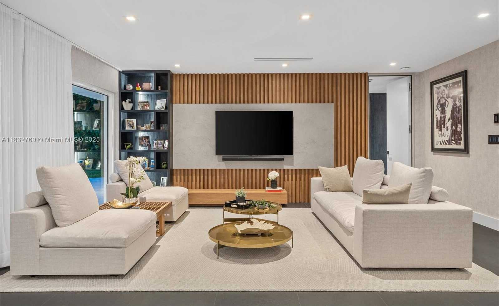 Small Image of 4800 BAY POINT RD, Miami Number 63