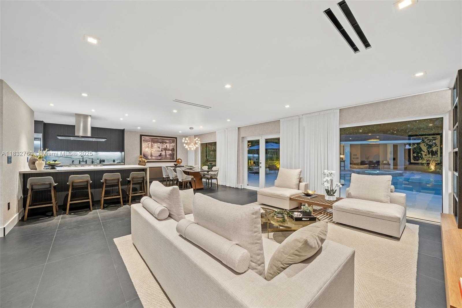 Small Image of 4800 BAY POINT RD, Miami Number 64