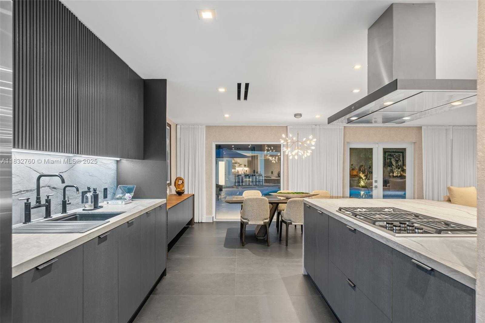 Small Image of 4800 BAY POINT RD, Miami Number 65