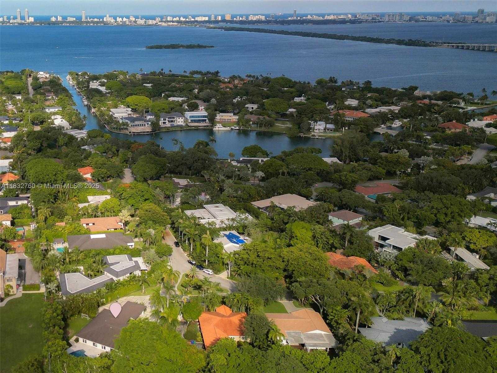 Small Image of 4800 BAY POINT RD, Miami Number 72