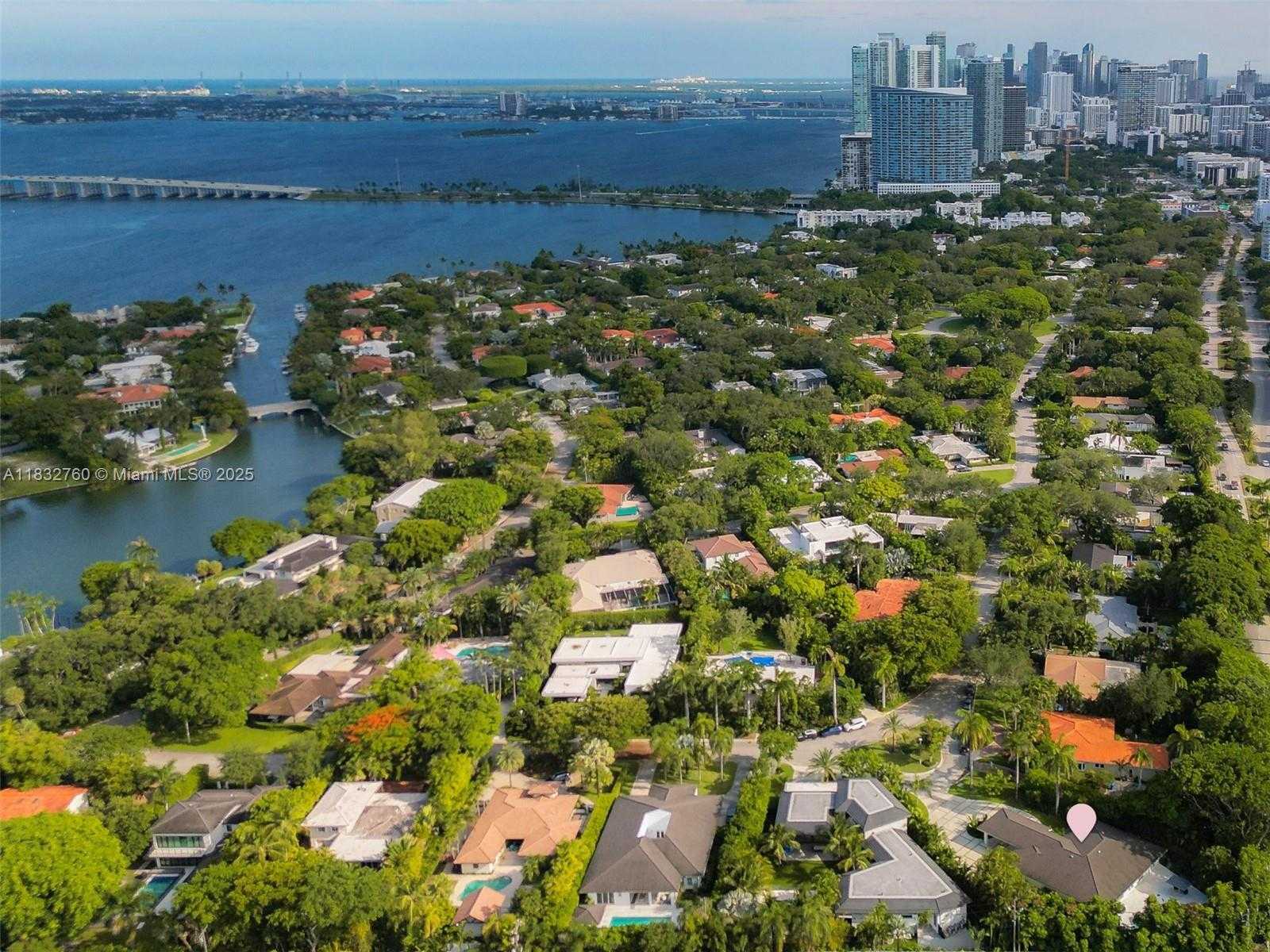 Small Image of 4800 BAY POINT RD, Miami Number 73