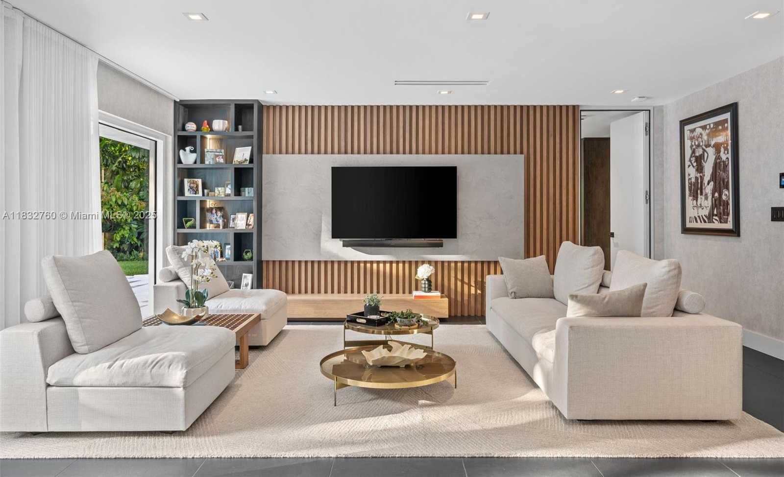 Small Image of 4800 BAY POINT RD, Miami Number 8