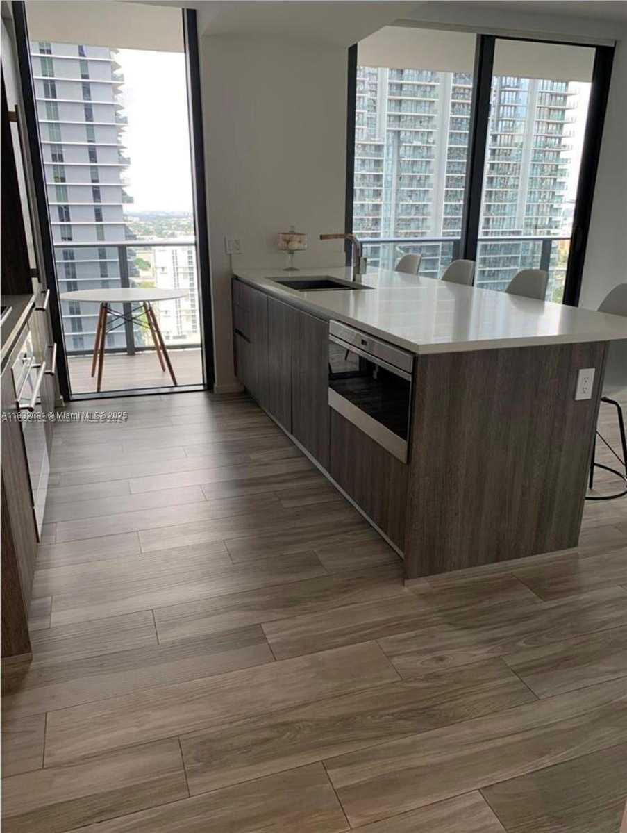 Small Image of 801 S MIAMI AVE, Miami Number 2