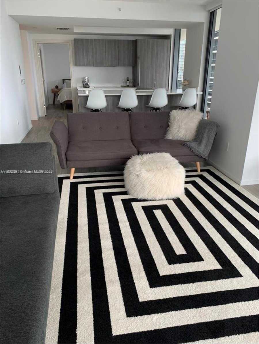 Small Image of 801 S MIAMI AVE, Miami Number 3