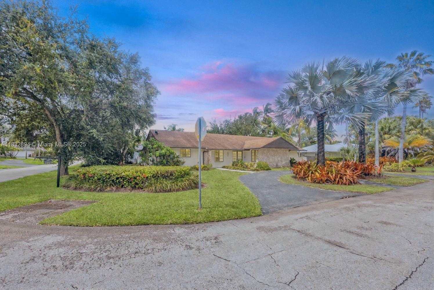 Small Image of 7804 SOUTH WEST 178TH TER, Palmetto Bay Number 2