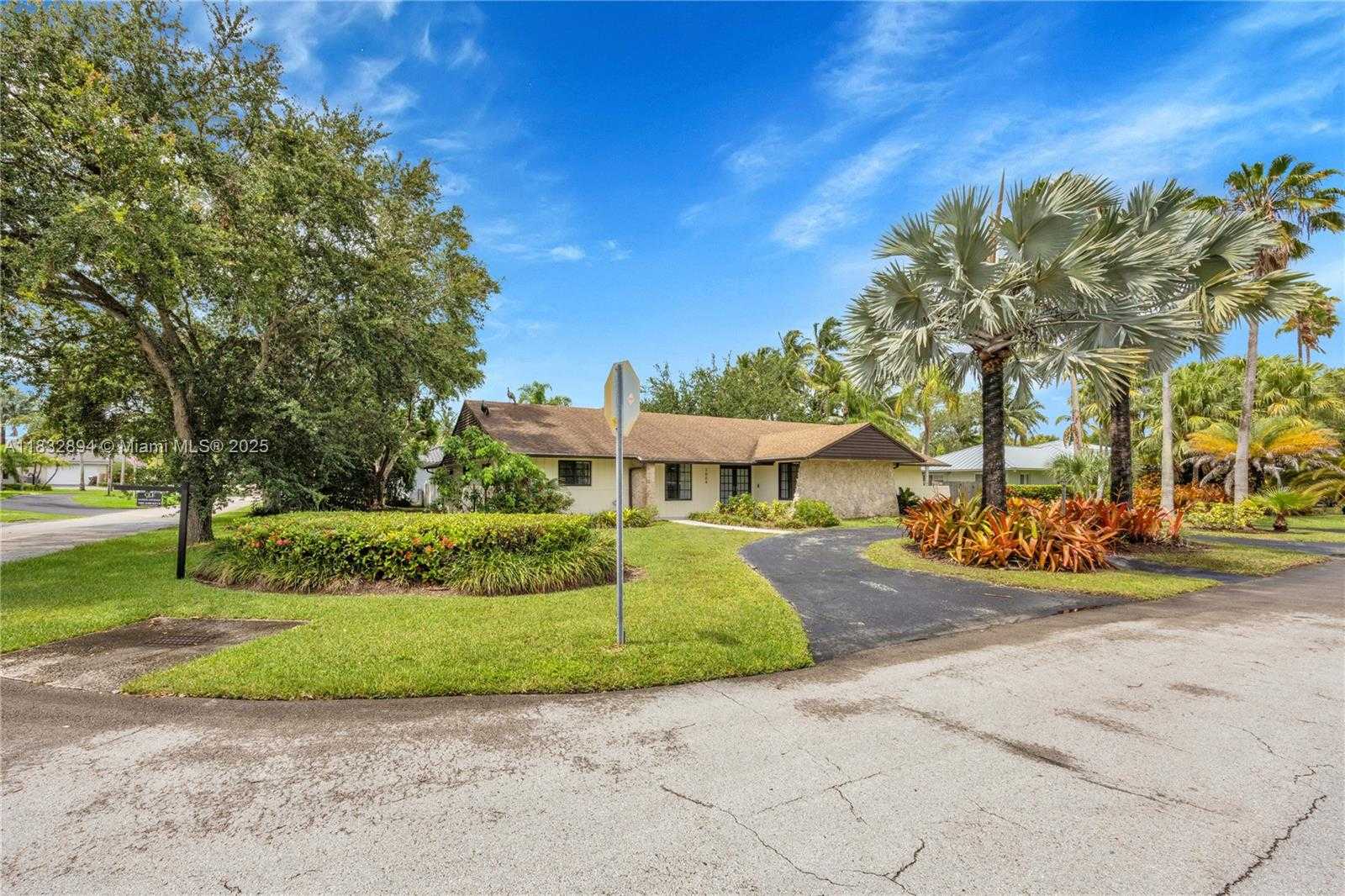 Small Image of 7804 SOUTH WEST 178TH TER, Palmetto Bay Number 4