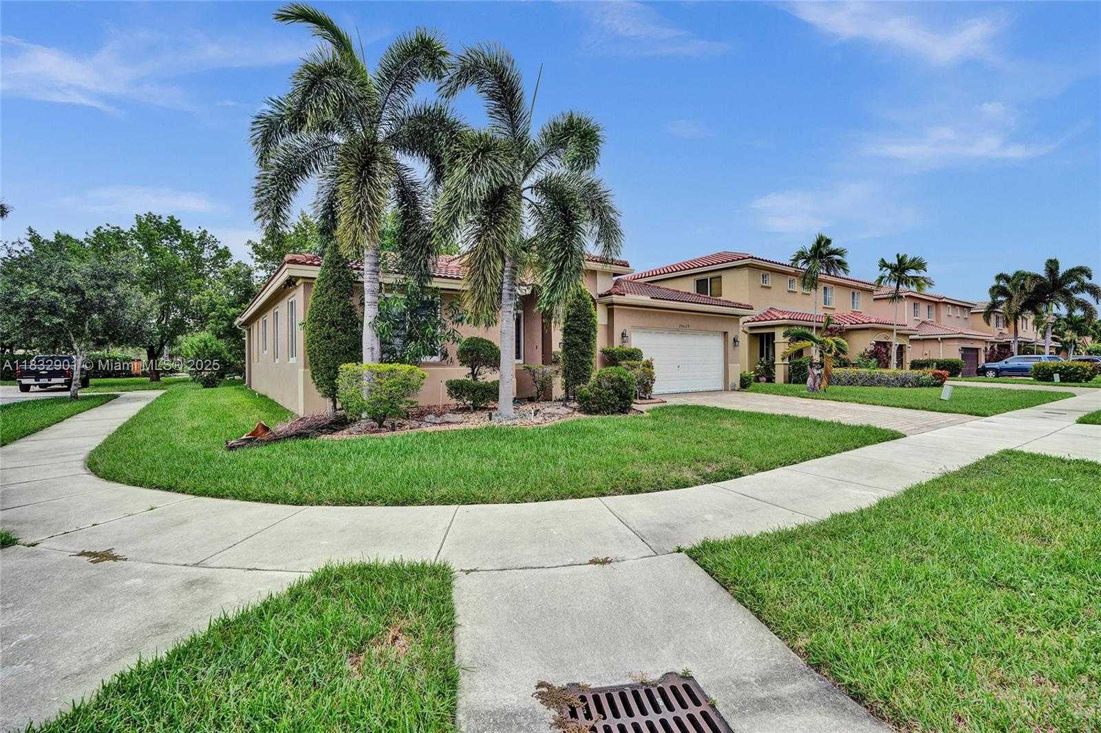 Small Image of 20629 NORTH WEST 12TH CT, Miami Gardens Number 2