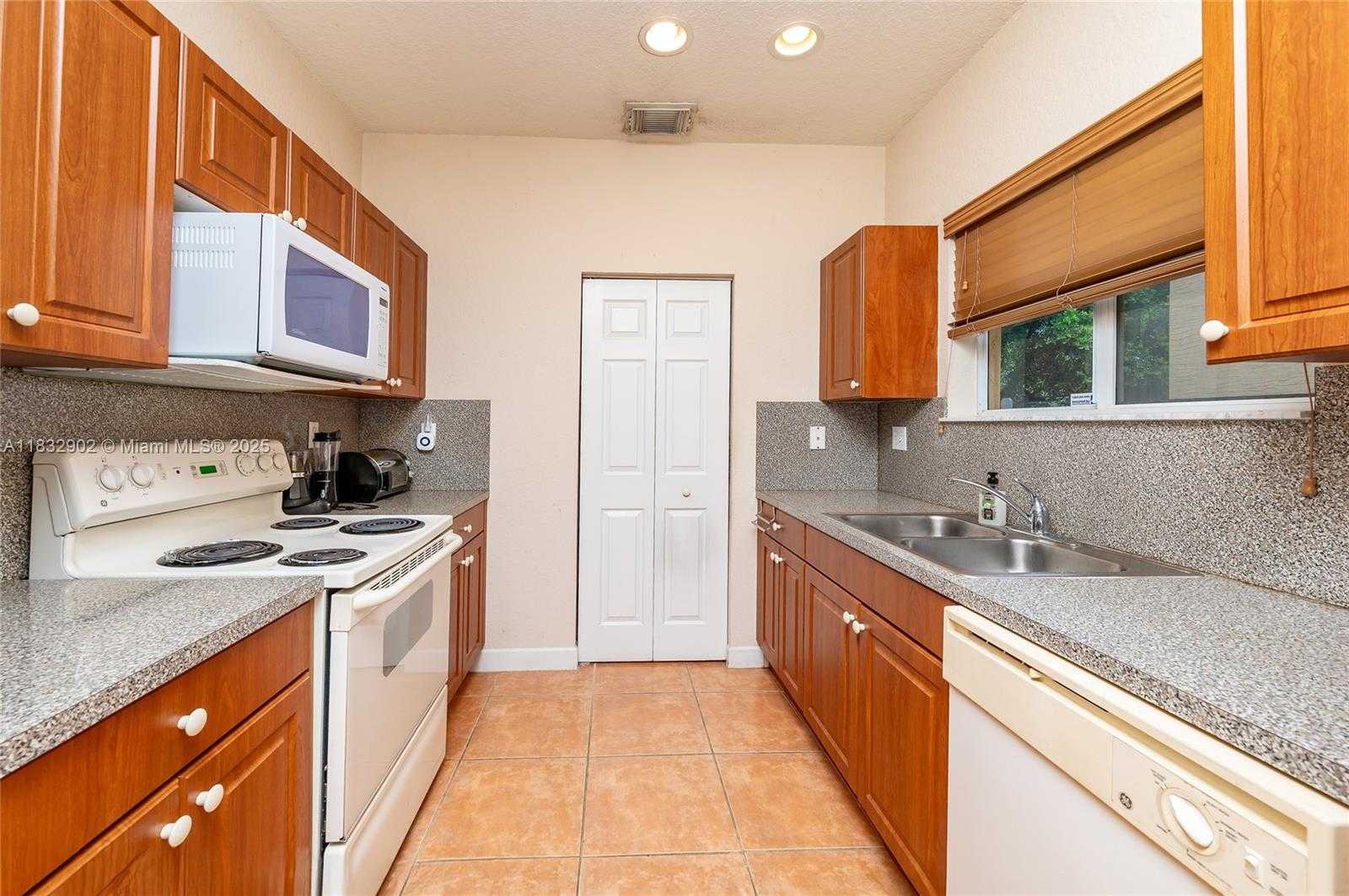 Small Image of 2605 NORTH EAST 41ST CIR, Homestead Number 19
