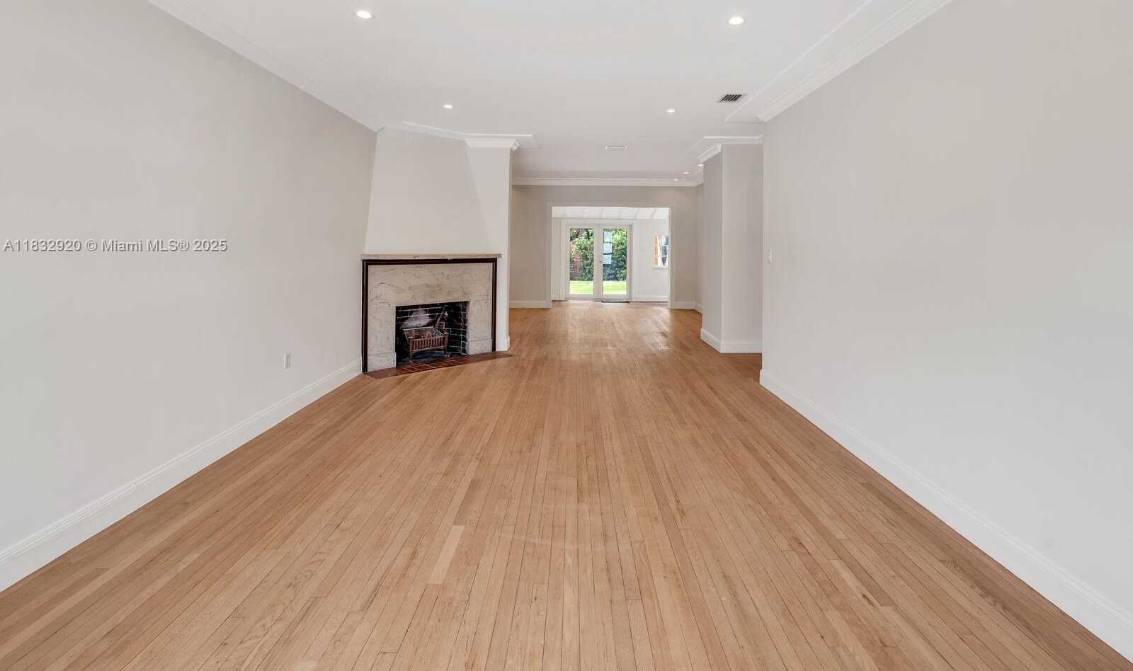 Small Image of 9033 CARLYLE AVE, Surfside Number 10