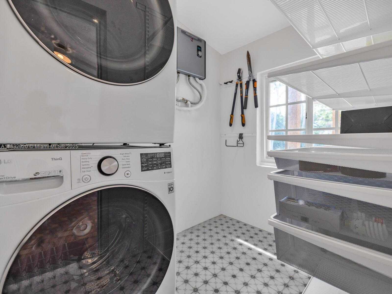 Small Image of 9033 CARLYLE AVE, Surfside Number 18