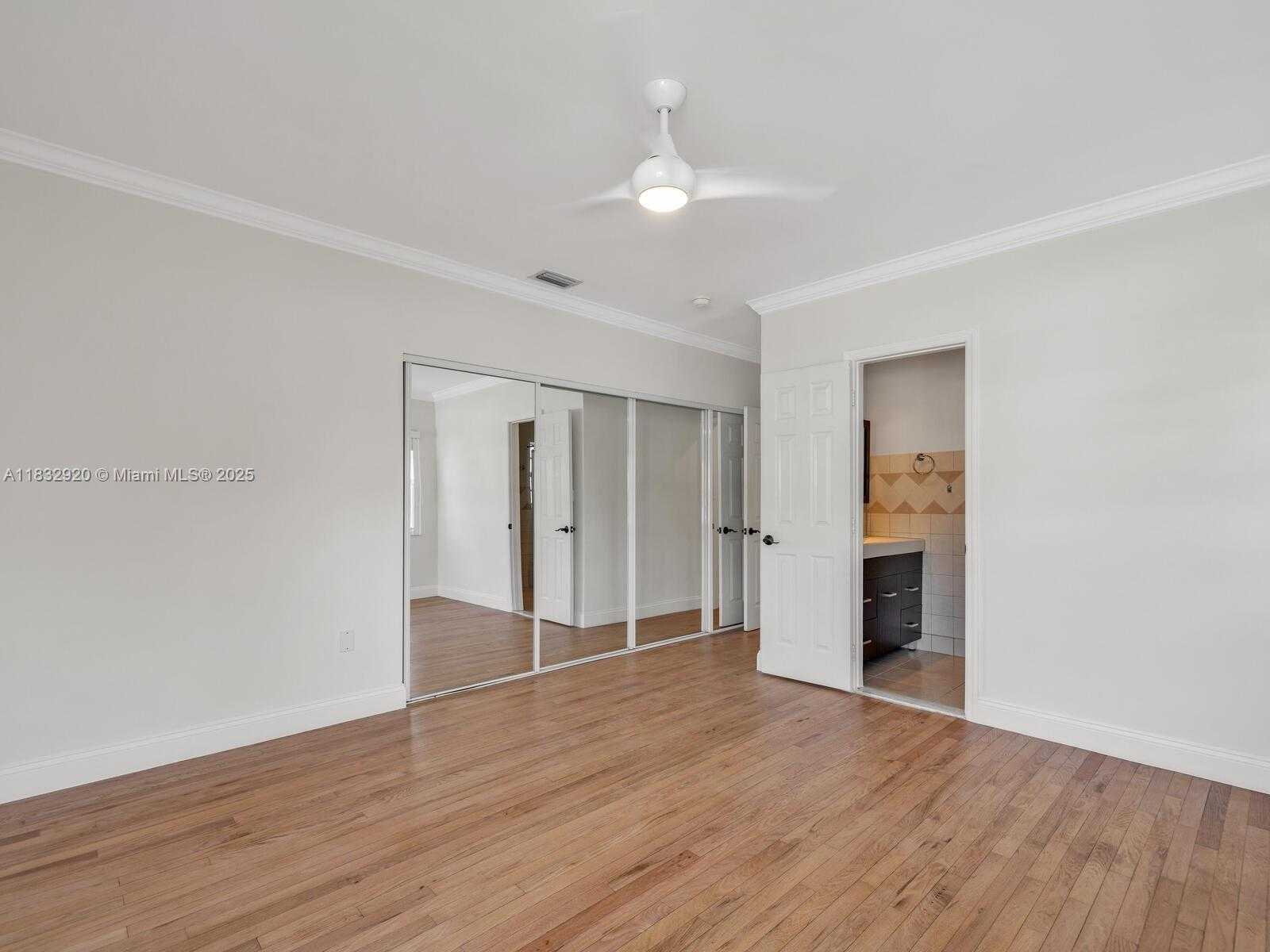 Small Image of 9033 CARLYLE AVE, Surfside Number 20