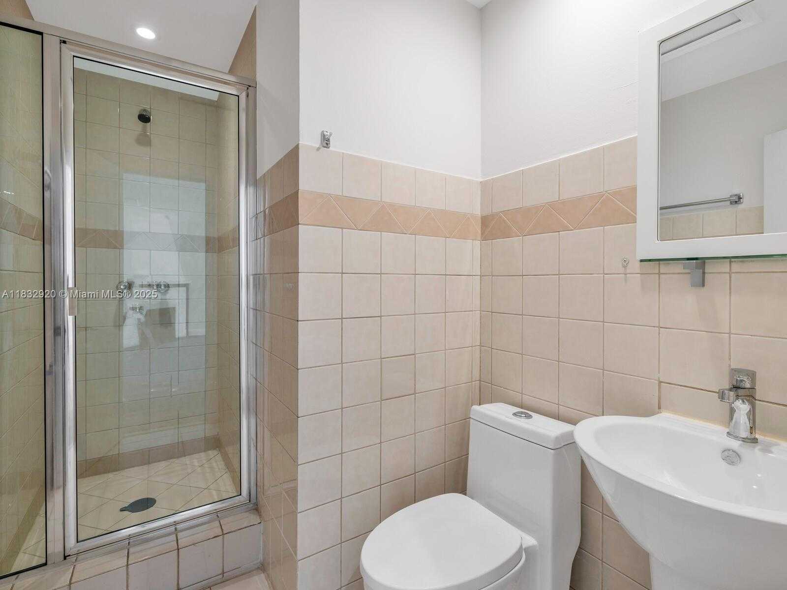 Small Image of 9033 CARLYLE AVE, Surfside Number 25