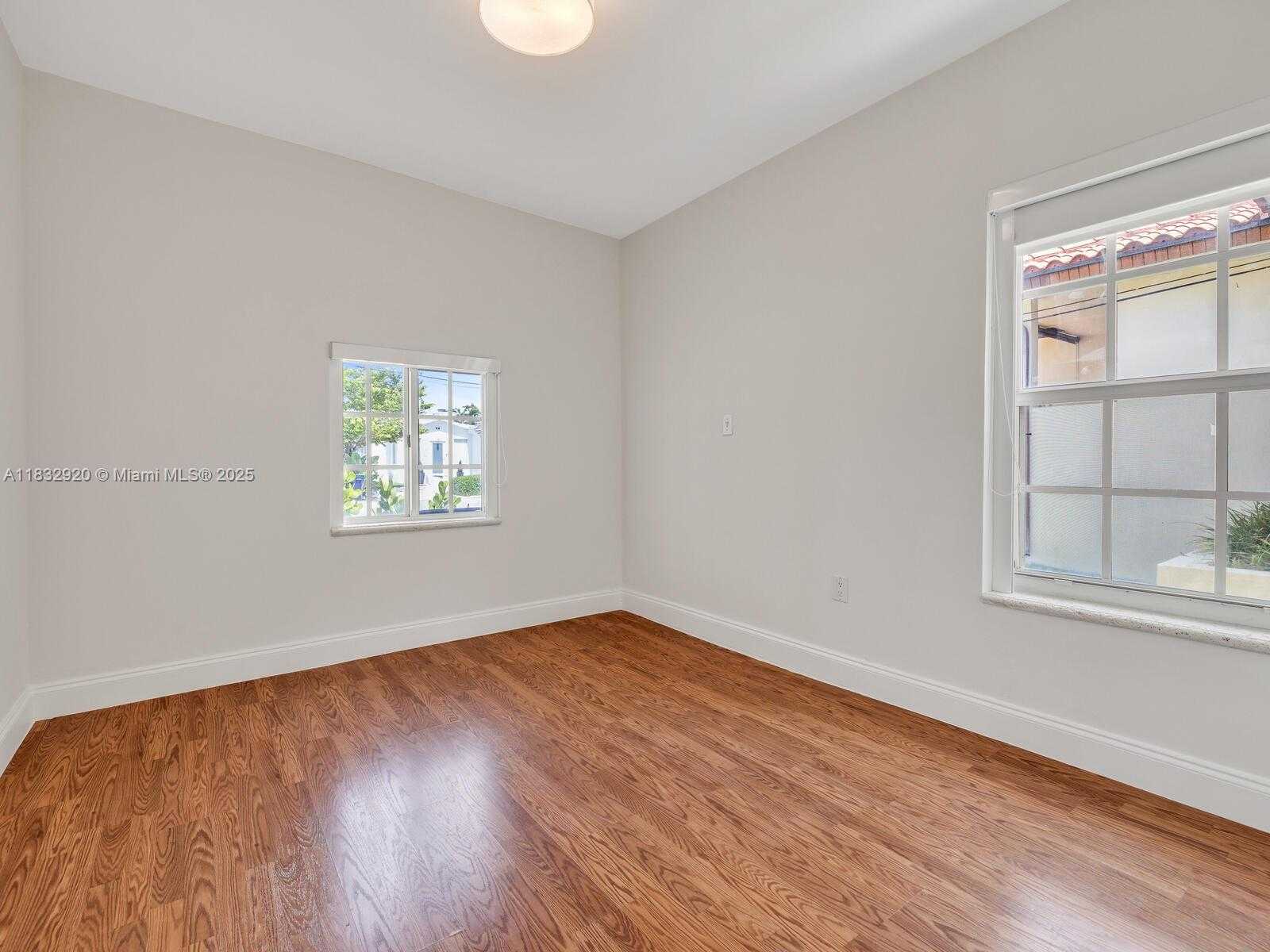 Small Image of 9033 CARLYLE AVE, Surfside Number 26