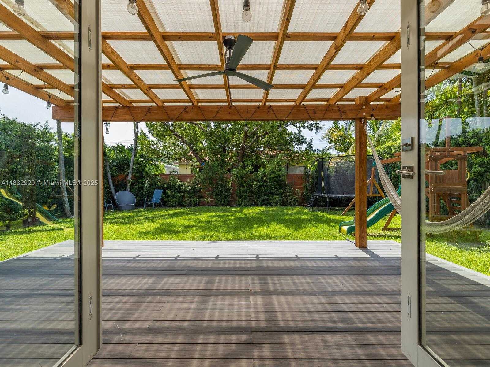 Small Image of 9033 CARLYLE AVE, Surfside Number 30