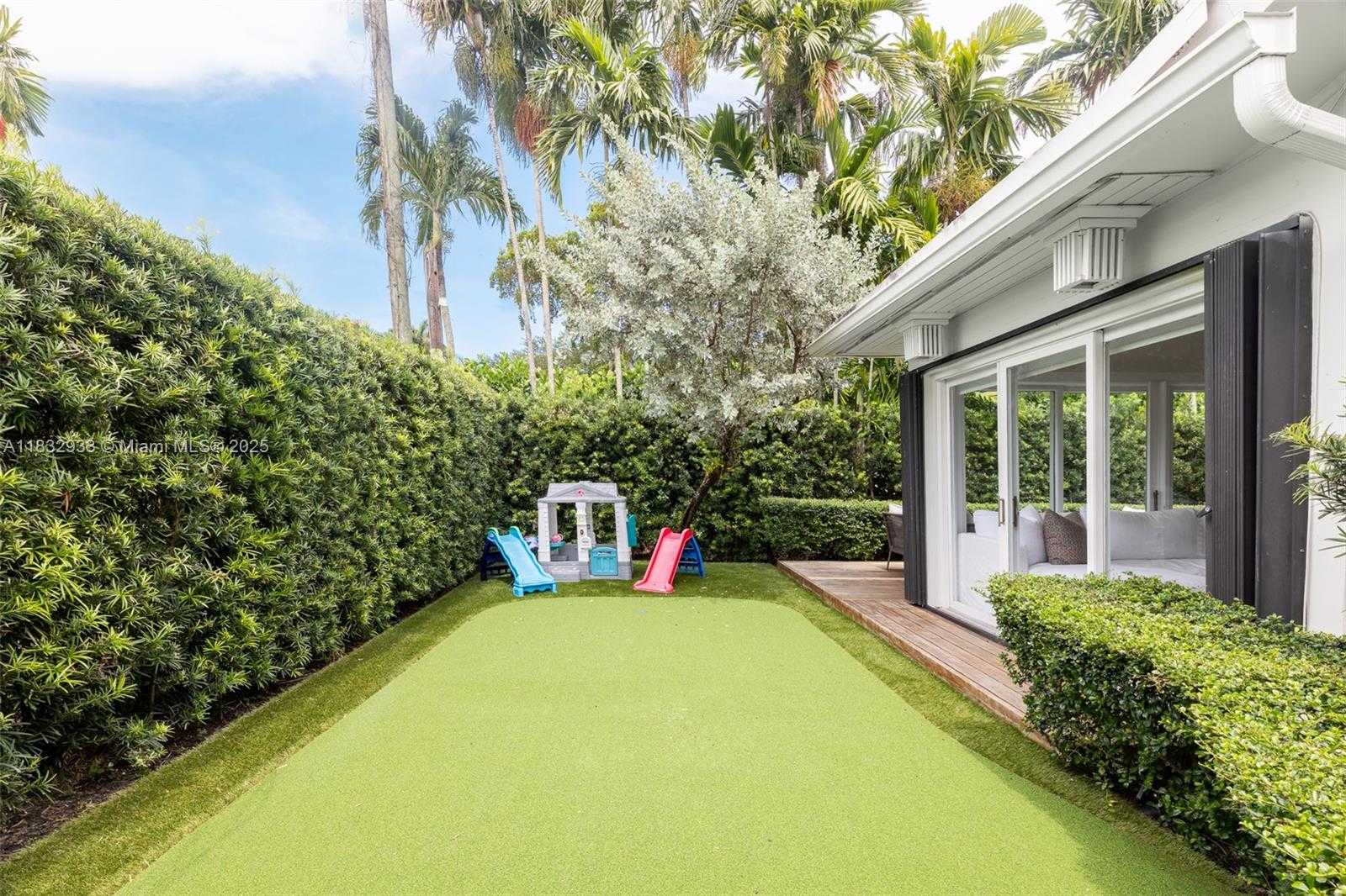 Small Image of 6915 BARQUERA ST, Coral Gables Number 10