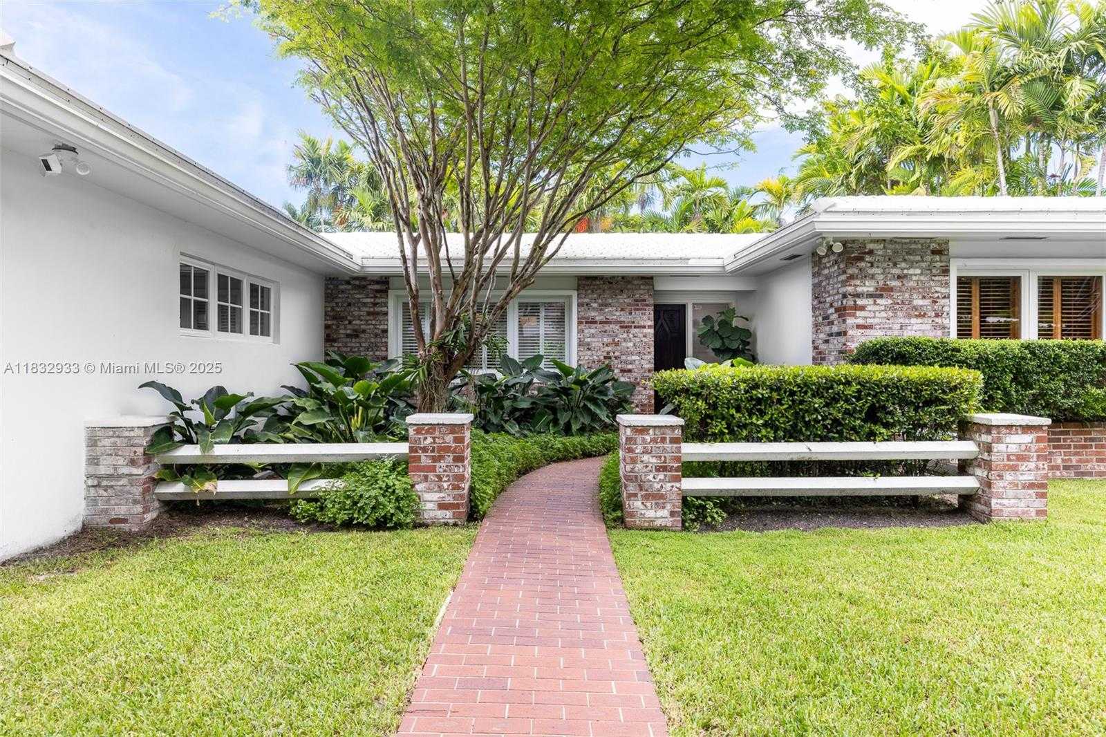 Small Image of 6915 BARQUERA ST, Coral Gables Number 11
