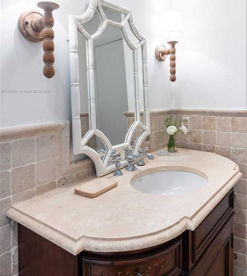 Small Image of 6915 BARQUERA ST, Coral Gables Number 17