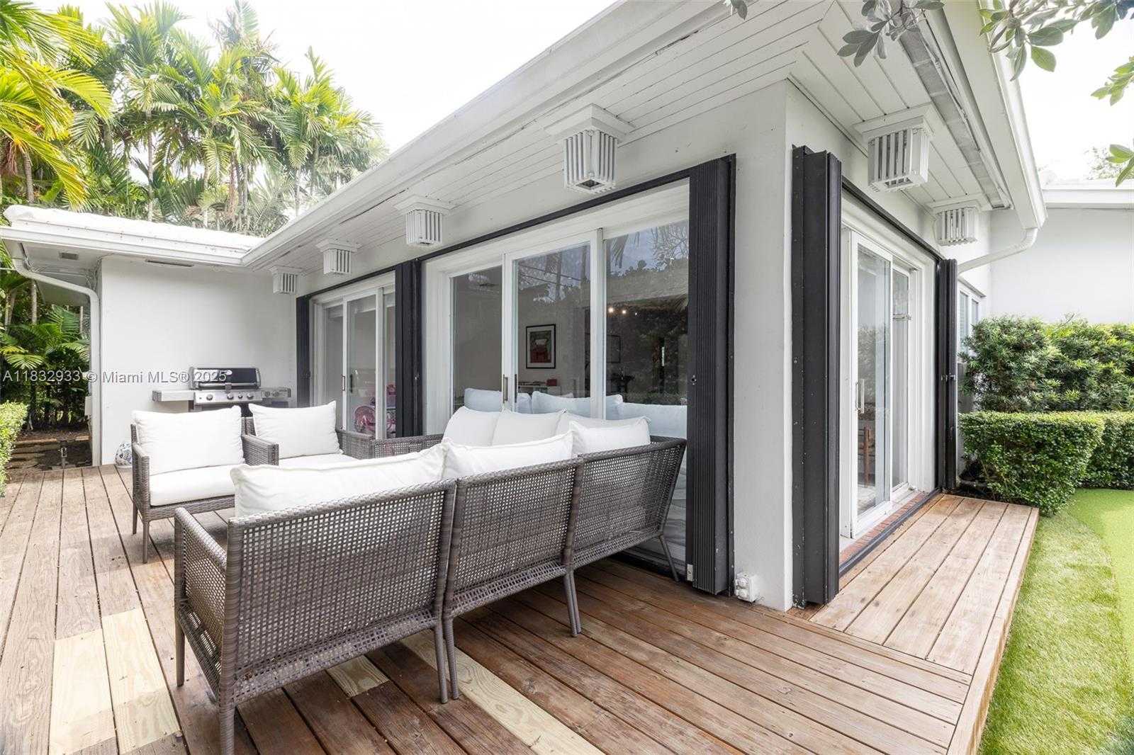 Small Image of 6915 BARQUERA ST, Coral Gables Number 18