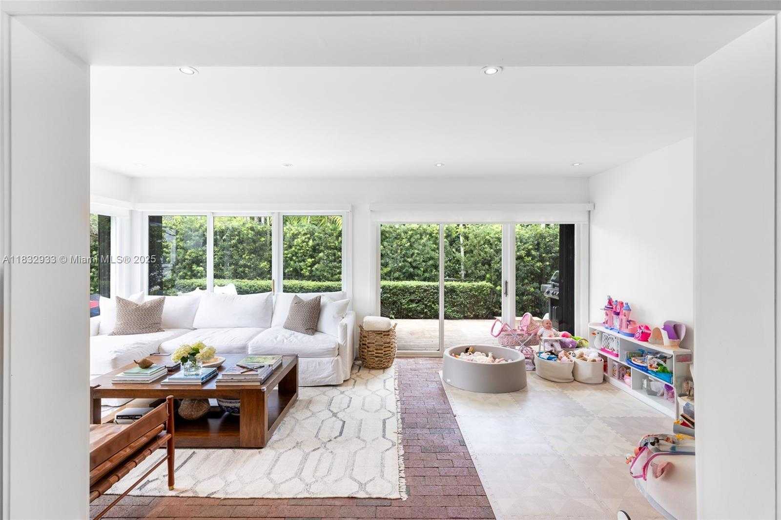 Small Image of 6915 BARQUERA ST, Coral Gables Number 24