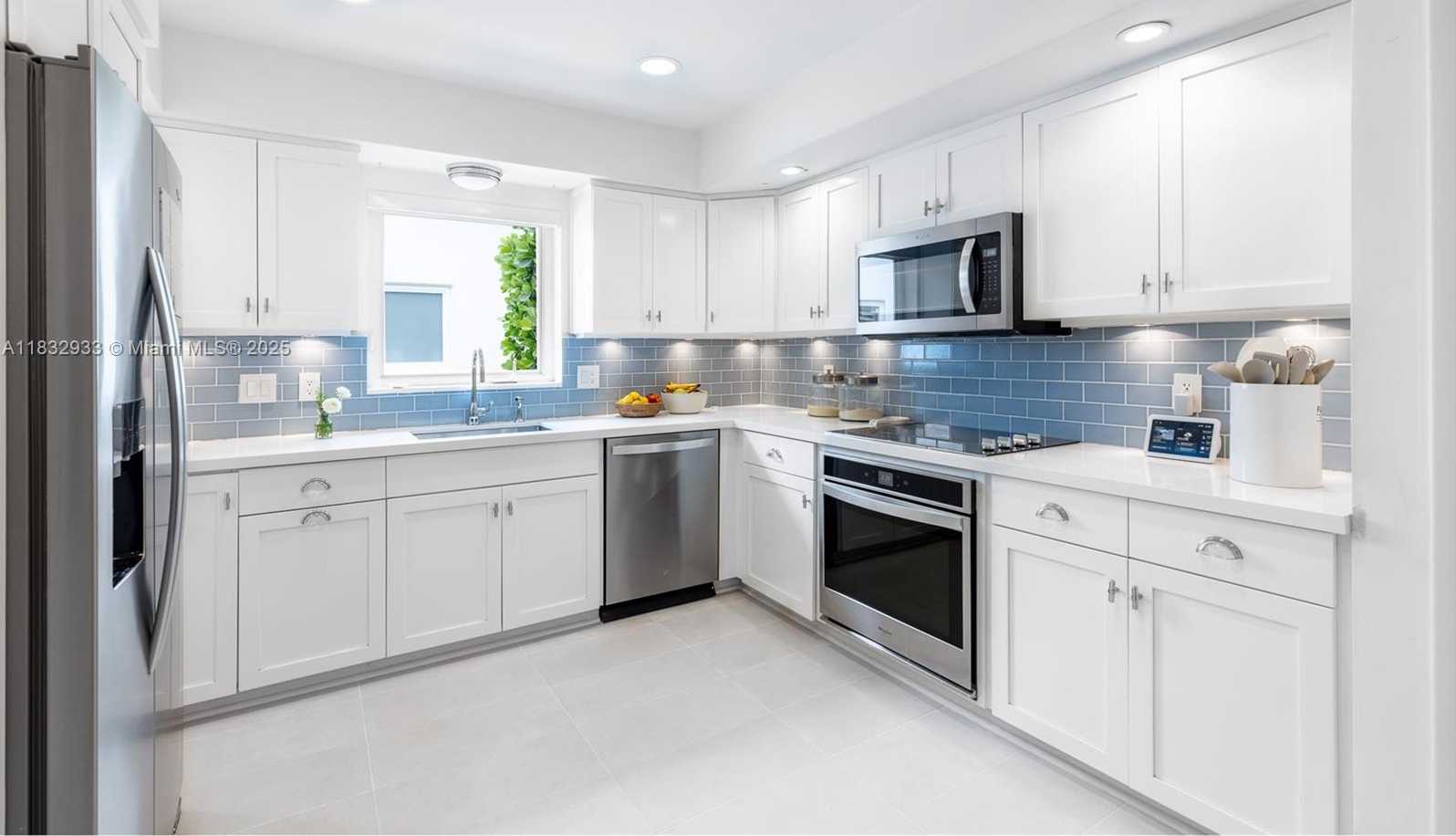 Small Image of 6915 BARQUERA ST, Coral Gables Number 4