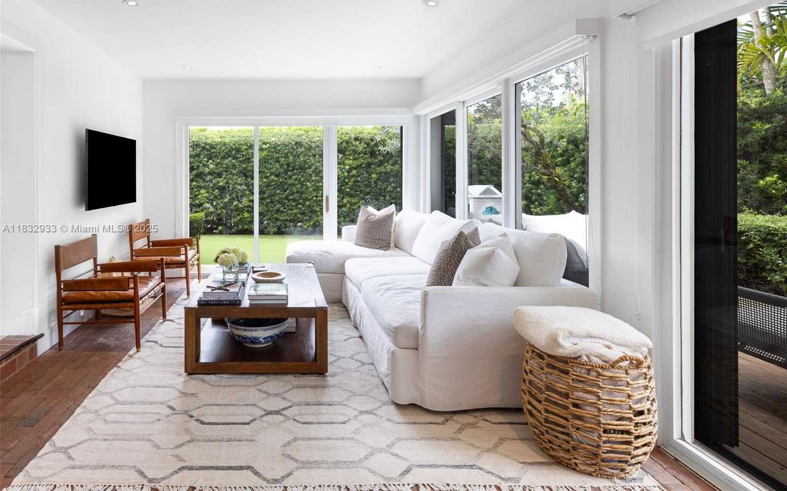 Small Image of 6915 BARQUERA ST, Coral Gables Number 6