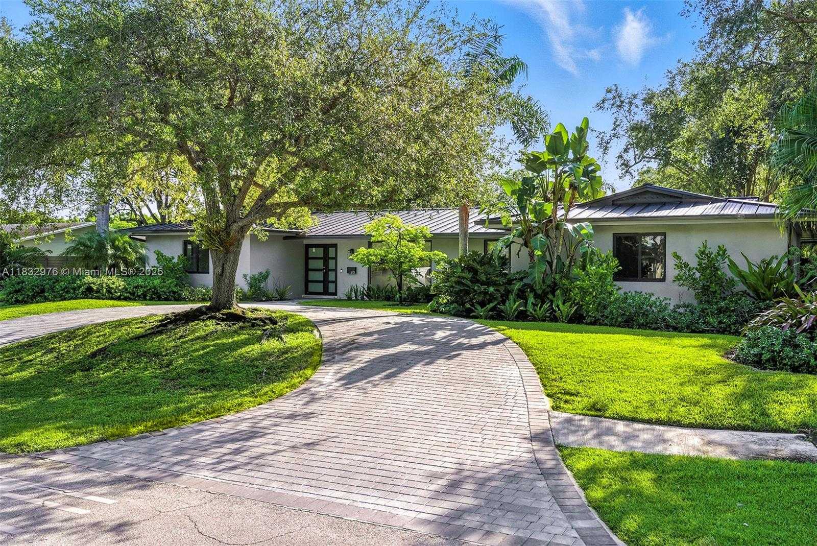 Small Image of 15121 SOUTH WEST 69TH CT, Palmetto Bay Number 2