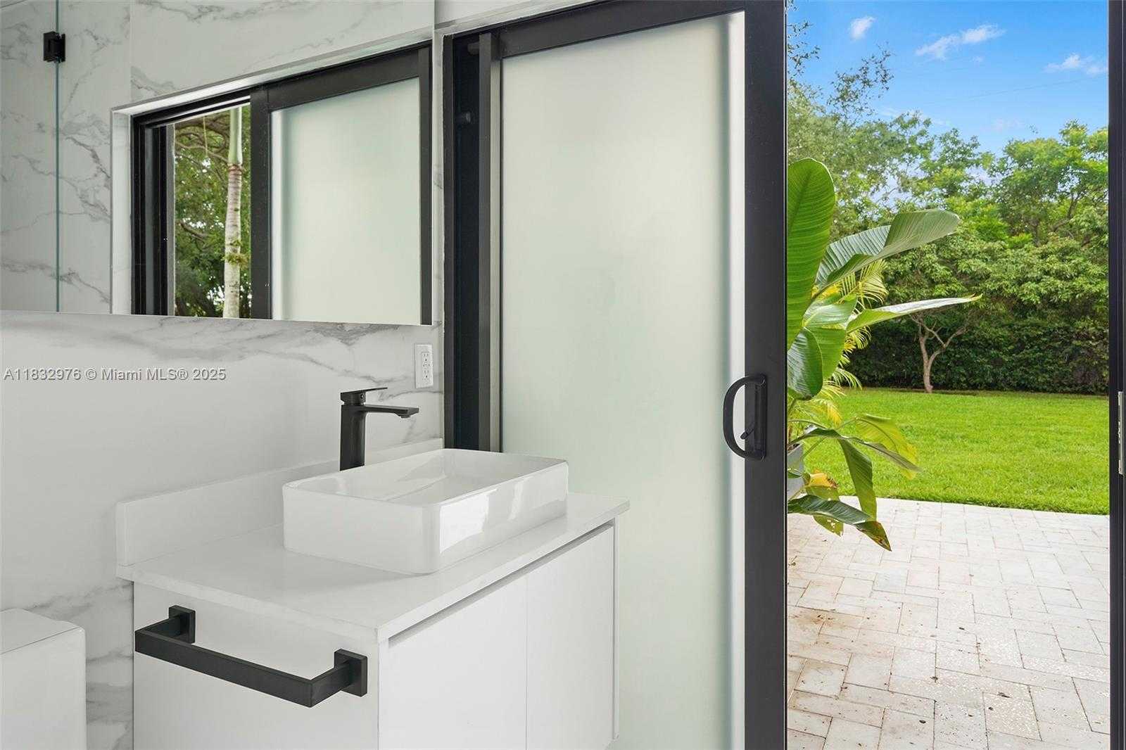Small Image of 15121 SOUTH WEST 69TH CT, Palmetto Bay Number 37