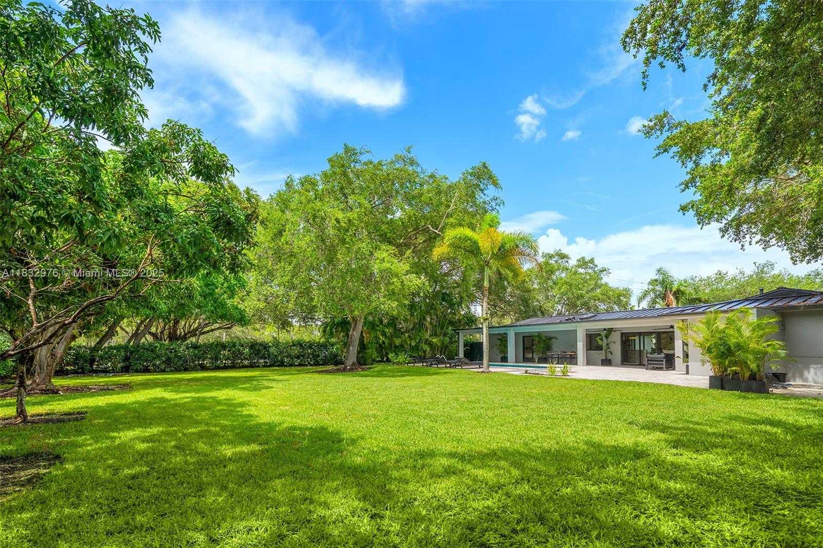 Small Image of 15121 SOUTH WEST 69TH CT, Palmetto Bay Number 61