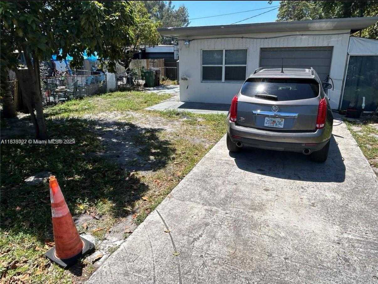 Small Image of 791 EAST 22ND ST, Hialeah Number 2