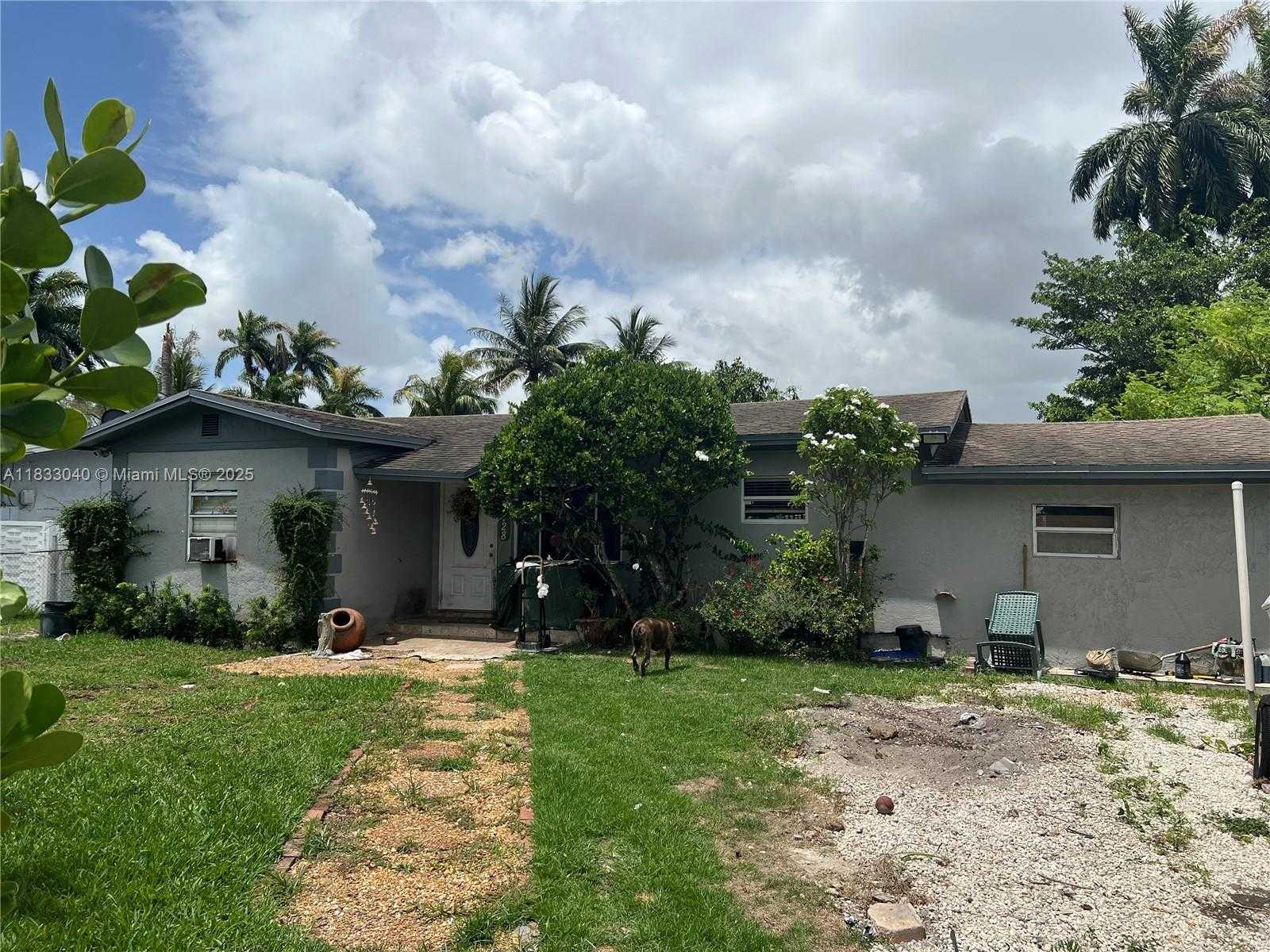 Small Image of 9728 NORTH LITTLE RIVER DR, Miami Number 3