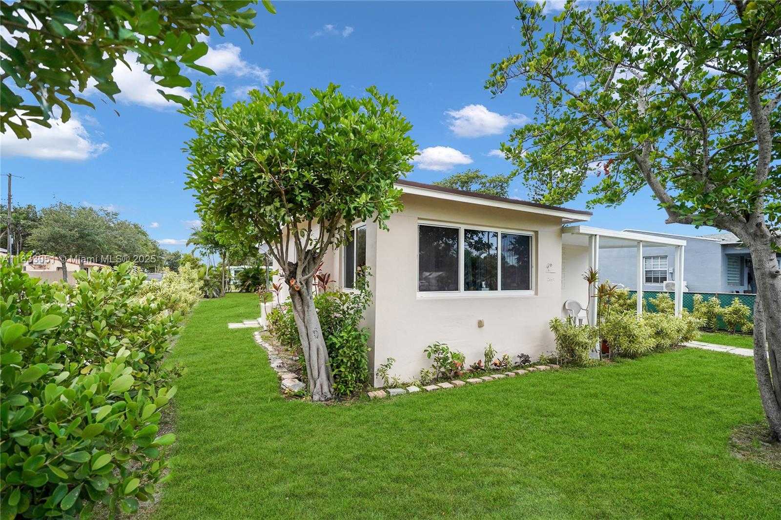 Small Image of 2447 HARDING ST, Hollywood Number 12