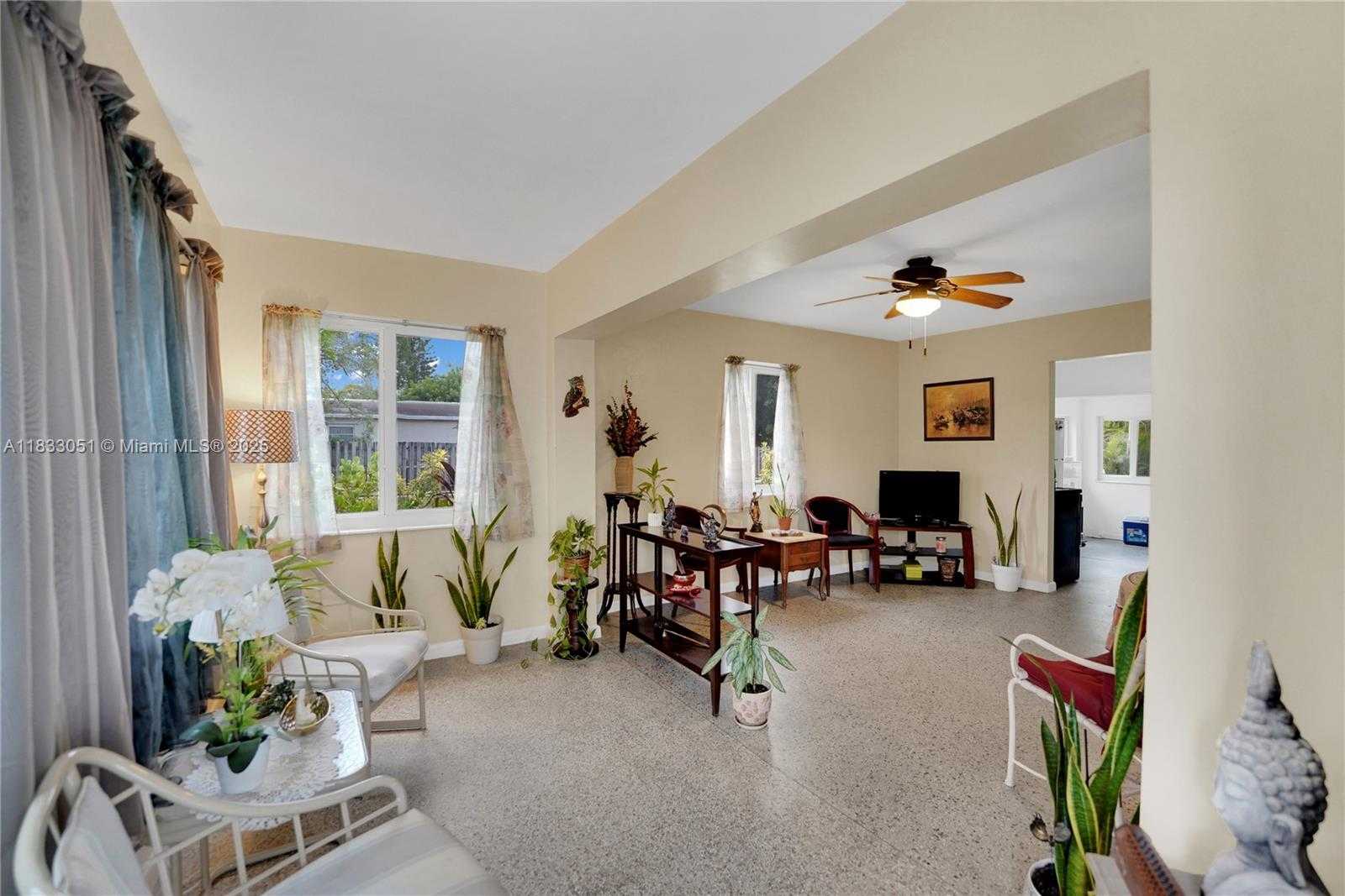 Small Image of 2447 HARDING ST, Hollywood Number 14