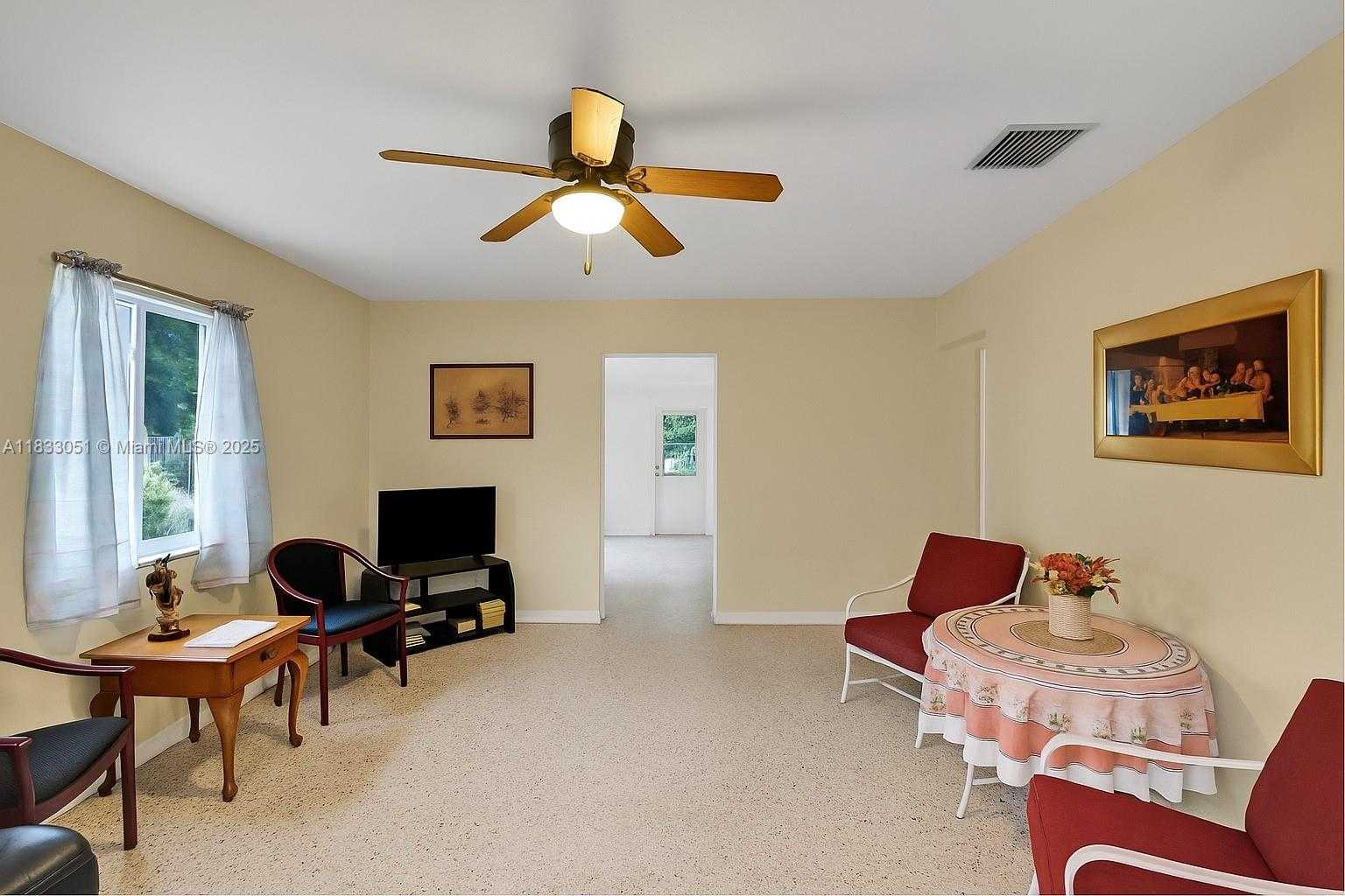 Small Image of 2447 HARDING ST, Hollywood Number 15
