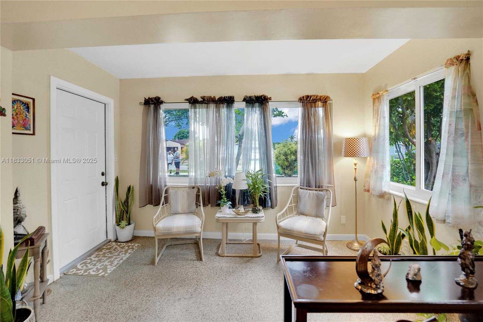 Small Image of 2447 HARDING ST, Hollywood Number 16