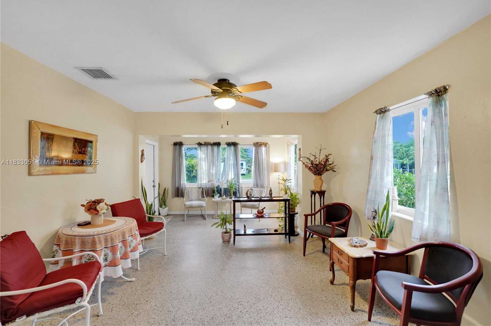 Small Image of 2447 HARDING ST, Hollywood Number 18