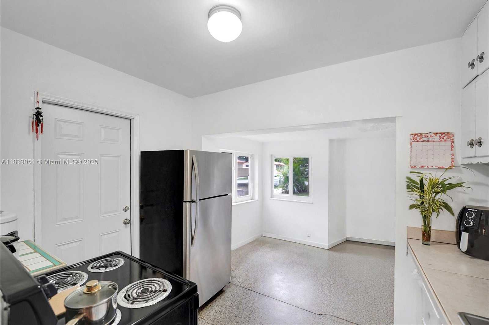 Small Image of 2447 HARDING ST, Hollywood Number 20