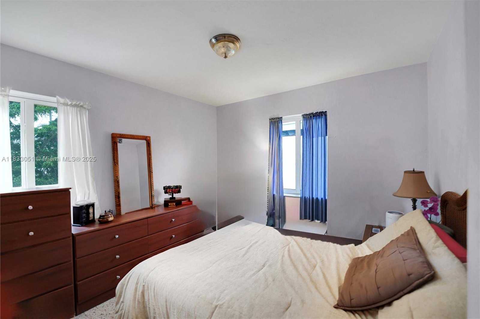 Small Image of 2447 HARDING ST, Hollywood Number 26